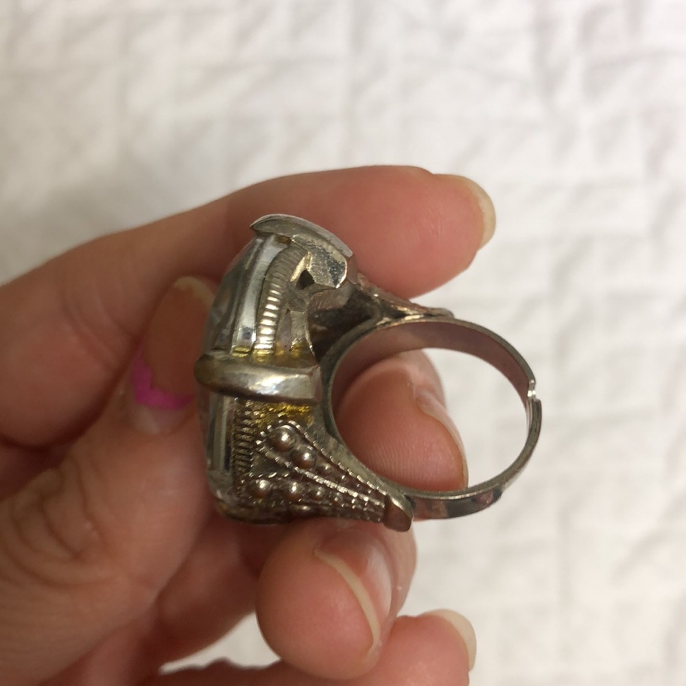 Big statement ring 💛🖤 - Picture 6 of 7